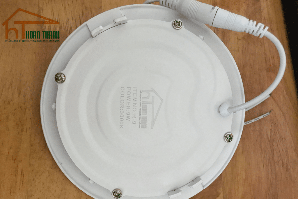 Đèn tròn bàn làm việc Hoàn Thành Light mặc sau